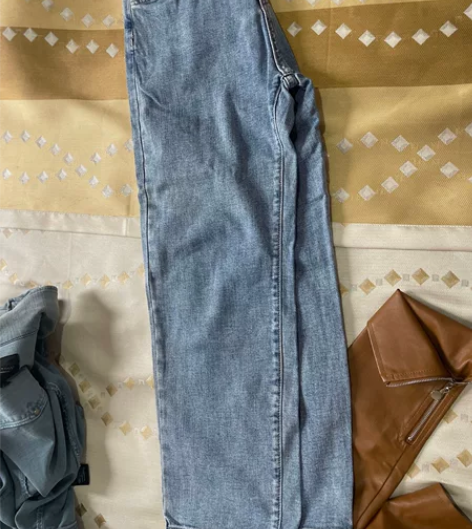 韩代的牛仔裤 当时花了三百多差点四百 借 ...