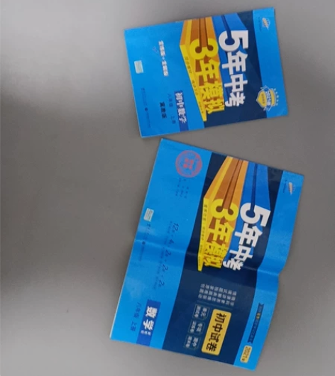 初二上册数学 写过几页 便宜出售 可以再小...