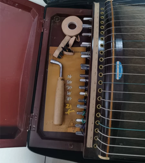 2500买的古筝 便宜出 没用过几乎全新只...