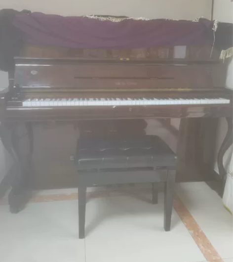 韩国英昌钢琴带缓降器,送琴凳和琴罩。600...