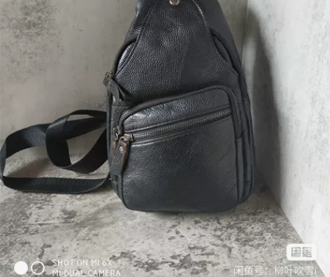 纯皮胸包斜挎包男士头层牛皮背包 9成新 无...