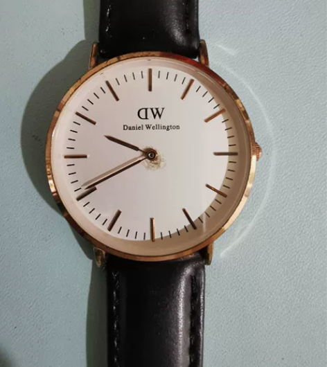 闲置的DW手表一枚，8成新，有些微使用痕迹...