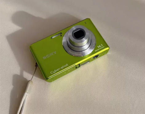 索尼w550 非常好看，人像绝美电池充电器...