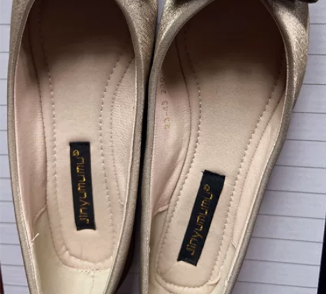 #平底单鞋 36正码 全新未穿 感兴趣的...