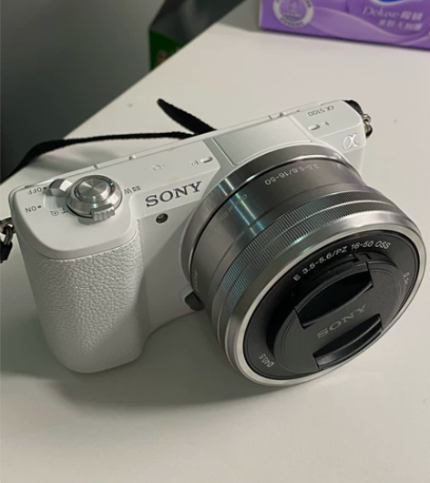 sony微单5100l白色 几年以前买的机...