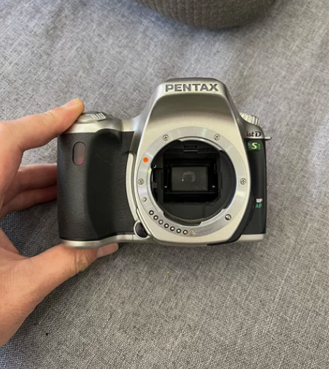 宾得ist DS相机，相机成色不错，整体轻...