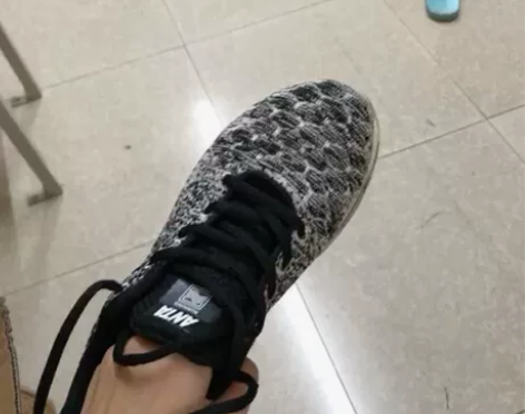 安踏anta缓震气垫跑鞋女码数235 98...