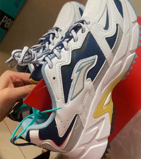 李宁运动鞋 正品，全新，40码，得物上买的...