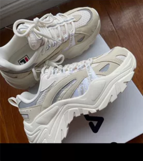 Fila斐乐鱼刺女子低帮运动鞋 全新 全盒...