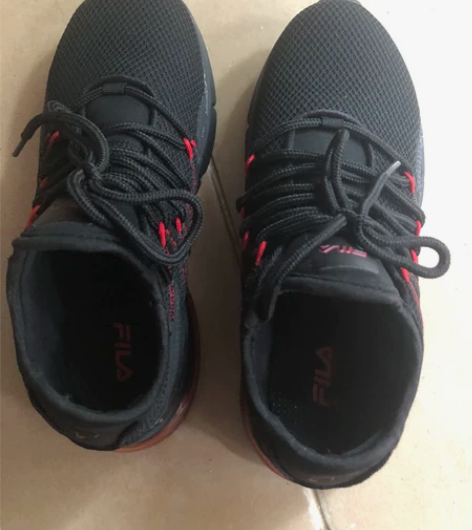 FILA穿过一次，便宜出，气垫底，脚感很舒...