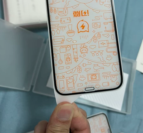 转让三张闪魔钢化膜适用于iPhone12/...