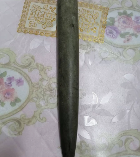 石器时代石剑，少见器行，好品如图，尺寸大气...