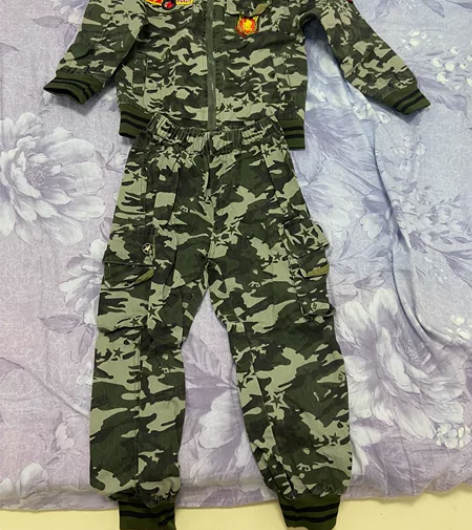 儿童迷彩服 孩子奶奶在实体店买的，就买的那...