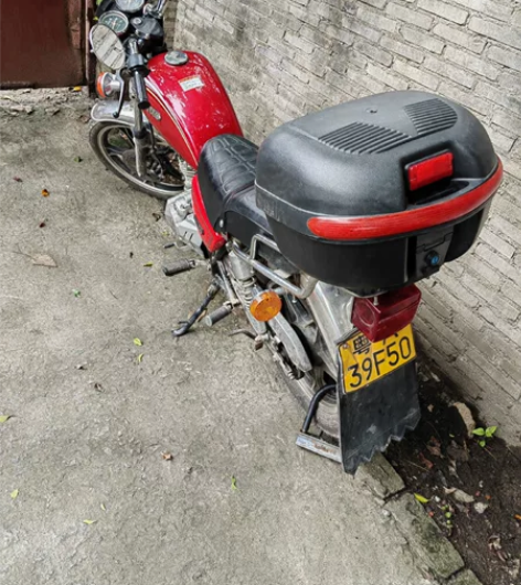 豪爵125摩托车，三无产品，灯亮，表走，无...