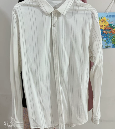 男士衬衫，穿过一两次，有点小在没穿过 感兴...