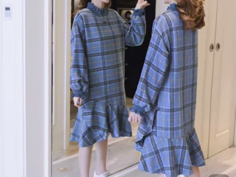 时尚圆领格子连衣裙 裙型:荷叶边裙 组合形...