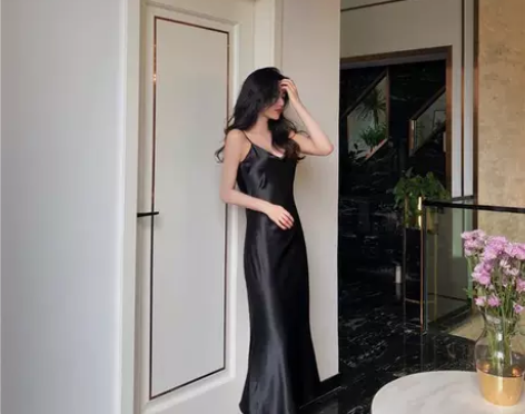 炸街裙子爆款2022夏季高级感连衣裙港风缎...