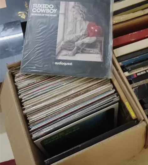 黑胶唱片，有几百张，唱片好新，大部分没有唱...