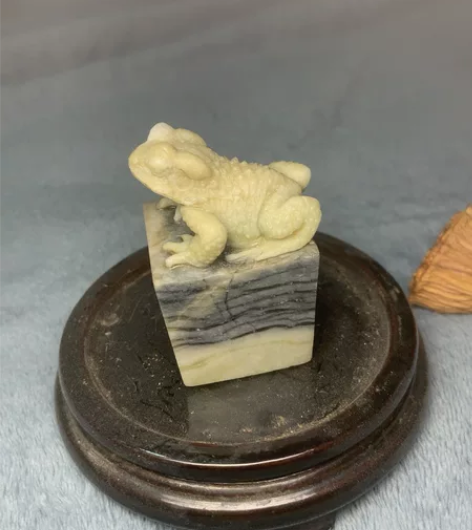 玉雕蟾蜍 感兴趣的话点“我想要”和我私聊吧...