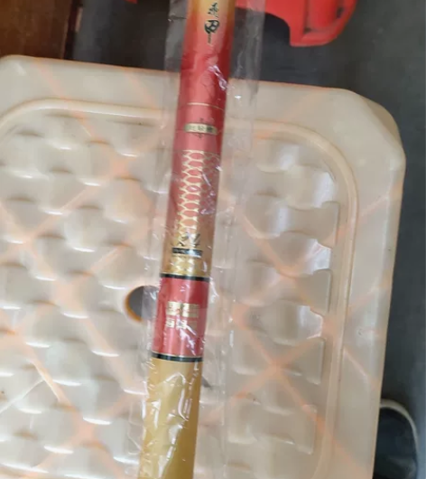一手鱼竿，全新未拆封，海明威正品，手感轻盈...