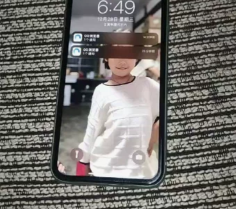 苹果11，无拆无修全原，有点小磕碰，边角 ...