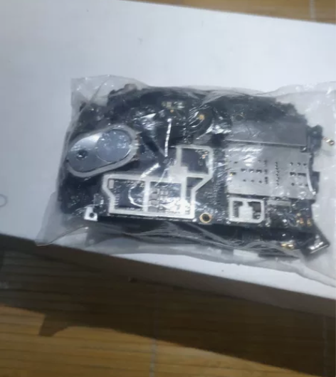 中兴。手机内部主板零件什么都有。 感兴趣的...