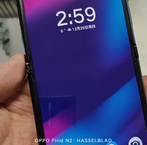 便宜卖MOTO RAZR2022折叠屏手机...