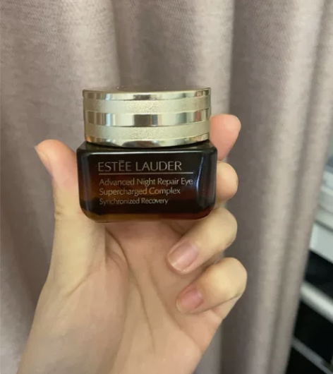 雅诗兰黛眼霜 感兴趣的话点“我想要”和我私...