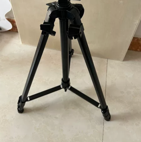 中盛便携铝合金折叠画架 几乎全新，轻微使用...