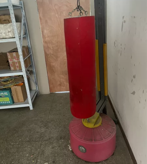 拳击沙袋，自提，有些重 感兴趣的话点“我想...