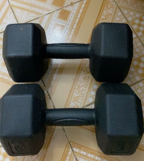 39.9出售两个,每个10斤的哑铃 感兴趣...