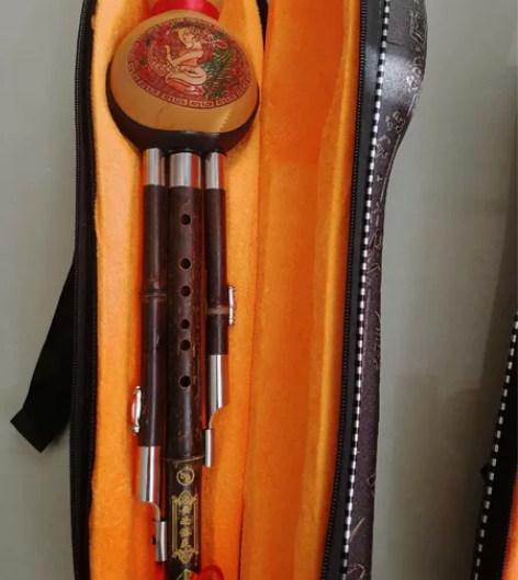 两个葫芦丝，一个C调40元， 一个B调60...