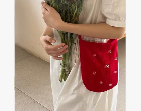 原创复古红色女包串珠水桶小包包百搭小容量单...