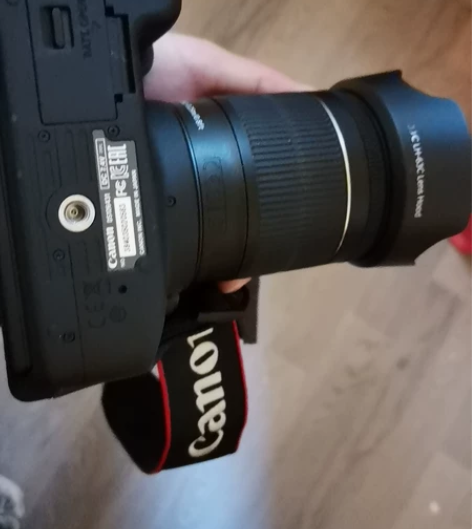 佳能数码单反EOS700D套机（18-55）带原装镜头，几乎...