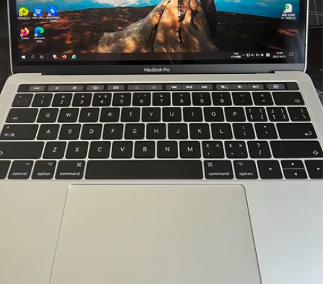 苹果笔记本MacBook Pro，银色，8...