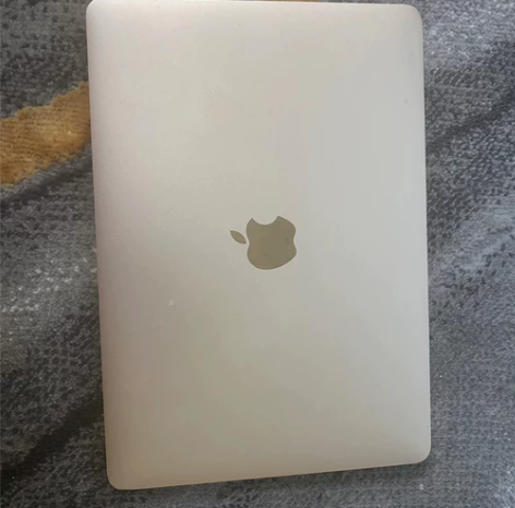 女生自用苹果笔记本macbook2015款...