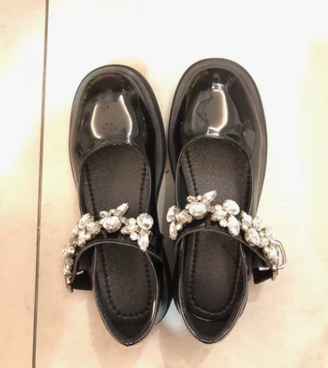 黑色女士单鞋,36码的,购于实体店,买成1...