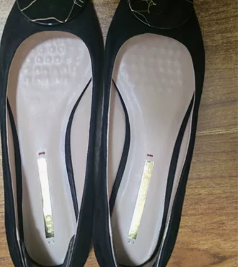 红蜻蜓女士黑色单鞋尖头 有点磨脚 脚后跟有...