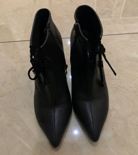 单鞋240码仅试穿 感兴趣的话点“我想要”...