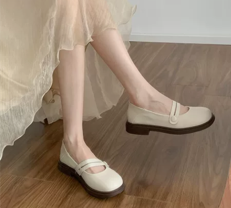 玛丽珍鞋50出 很软很舒服，防滑，颜色也很...