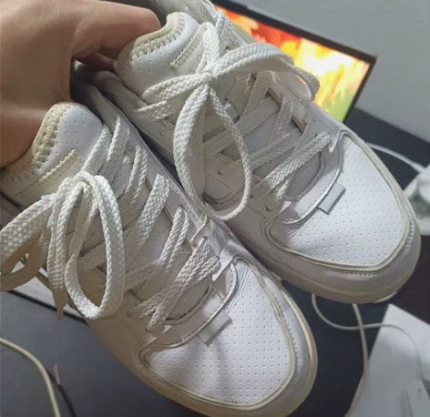 李宁 灰白板鞋 鞋边有氧化非原装鞋带，换了...