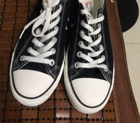 飞跃板鞋飞跃板鞋，黑白色的，只穿过一次，还...