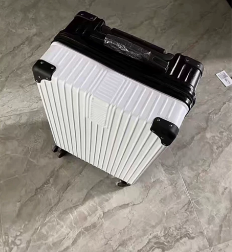 【全新未拆封】闲置一些行李箱20寸58包邮...