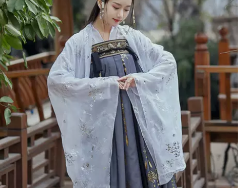 艺缕家的汉服 感兴趣的话点“我想要”和我私...