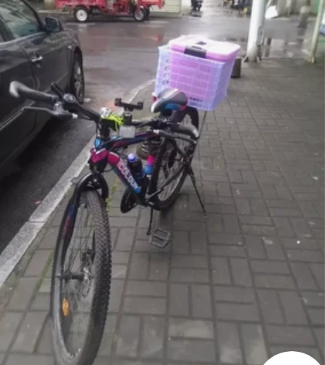 外甥考上大学，异地读书，转让。前有手机支架...