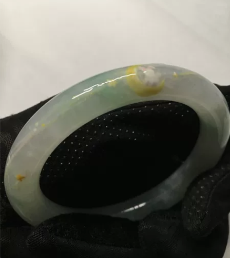 翡翠手镯瑕疵描彩绘!感觉每一只来描彩的手镯...