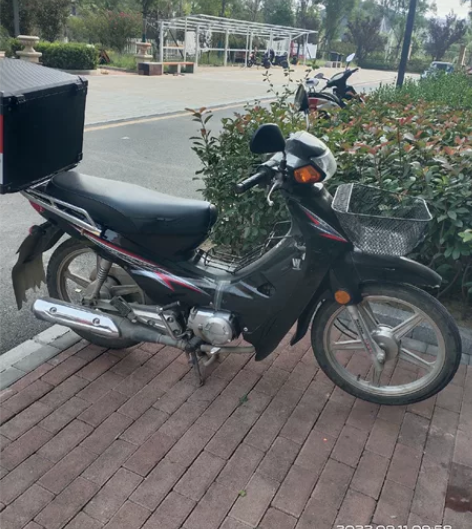 豪爵弯梁摩托车喜运110，裸车出售，机器小...