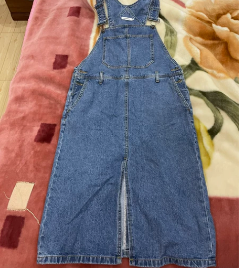 君君家。前开衩宽松休闲牛仔背带裙 背带裙 ...