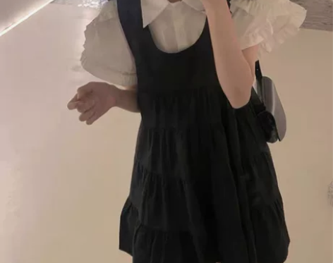 本人实拍图，均码背带裙里面有衬衫，可穿到1...