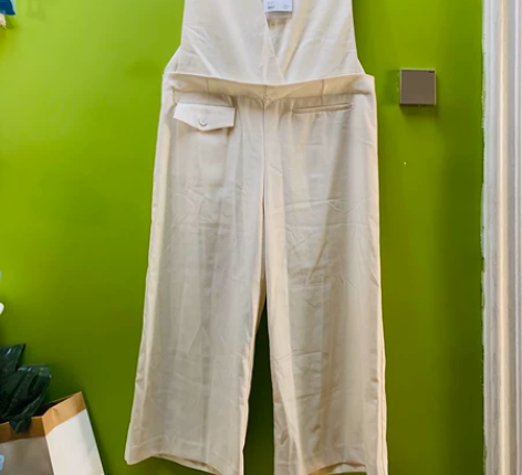 白色连体裤,全新,带吊牌 感兴趣的话点“我...